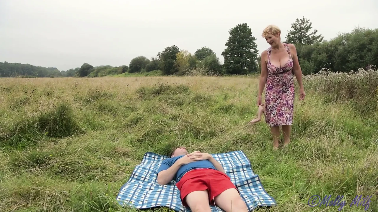 Udendørssex - Picnic-overraskelse