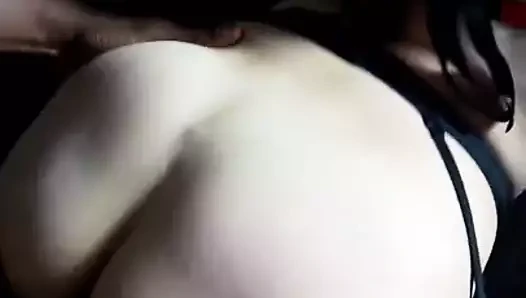 Je baise cette salope tranquille devant son mari