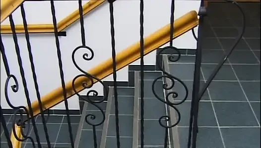 Esmer Azgın Sürtük Sikilmeden Önce Kocasının Büyük Sert Yarağını Emiyor