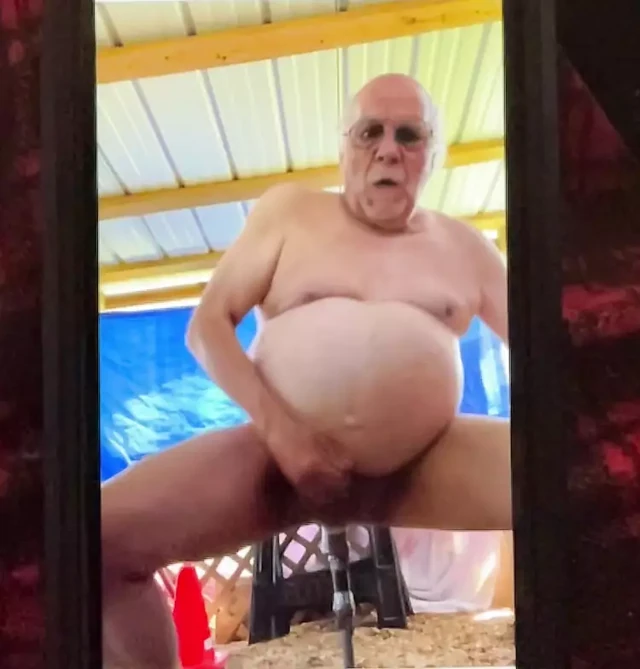 Dildo ile ağır çekimde domuzcuk