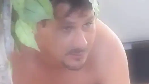 Büyük plaj taşaklı göğüslü uzun saçlı sarışın amcık sikiliyor ve dölleniyor