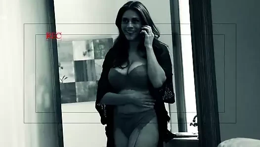 Amcık kıllı orta yaşlı seksi kadın kız arkadaşım götüne sokmayı seviyor