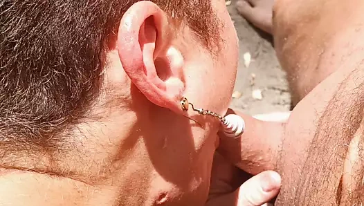 Çıplak plajda oral seks