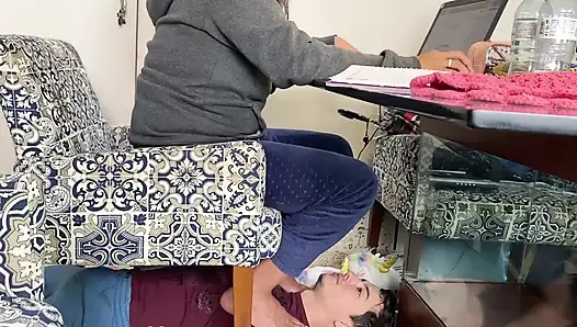 Tanrıça Kiffa'nın kullanmak için gerçek hayat köleleri var
