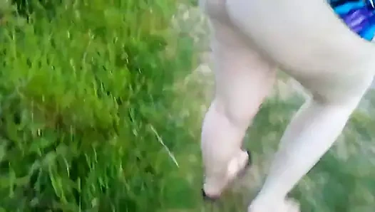 Göğüsler ve sikler hakkında yürümek!