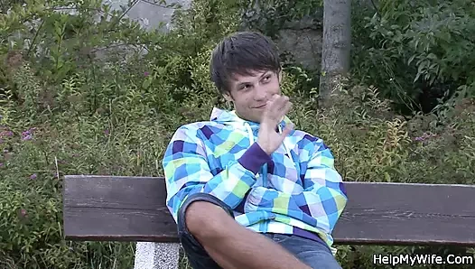 Koca izlerken yabancı delme onun genç karısı