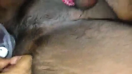 O bana büyük yük arasında boşalmak eşek oyuncak verdi