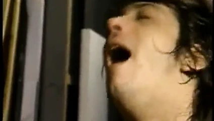 Seksi debi elmas dudakları dövülerek alır