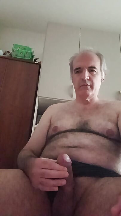 Temmuz ayında bir cumartesi günü sert yarağımla uzun ve ateşli bir mastürbasyon