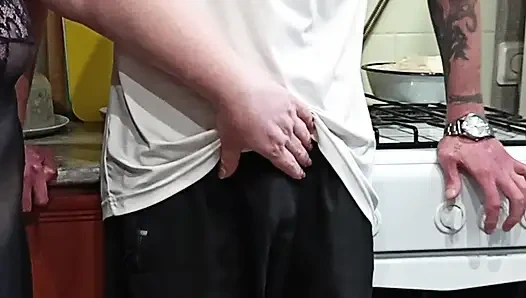 Komşu kahvaltıda lezzetli bir döle sahip