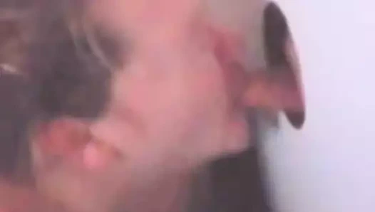 İri güzel kadın ilk deliğinde döl yutuyor