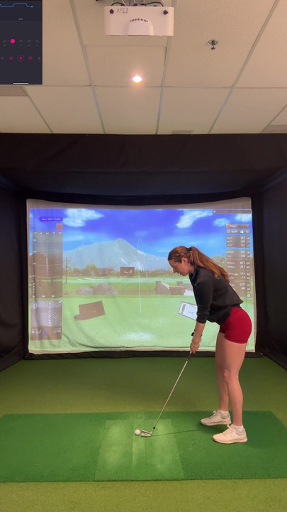 Benim lush ile bir simülatörde golf yapmaya çalışıyorum! Ben sallanırken boşalmamaya çalışıyorum!