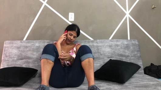 Üvey kız kardeşim onu sert sikebilmem için erkek arkadaşını kapatmayı tercih ediyor - İspanyolca latin porno