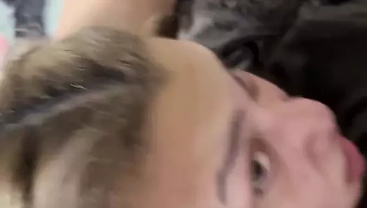 Sıkı amcığını sert siktirirken çıkardığı sesleri seviyorum