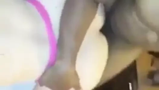 Harika büyük zenci yarağı sürtük