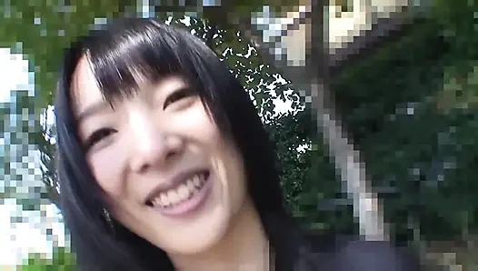 Japon genç kız vibratör ve yarak için eğiliyor