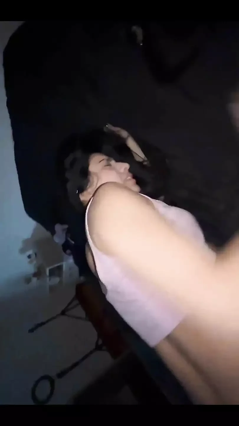 Vaftiz babam hızlı anal seks karşılığında bana bir iphone veriyor