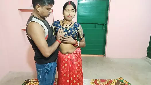 Bütün gece genç erkek kardeşinin karısını çıplak ve sikiyor