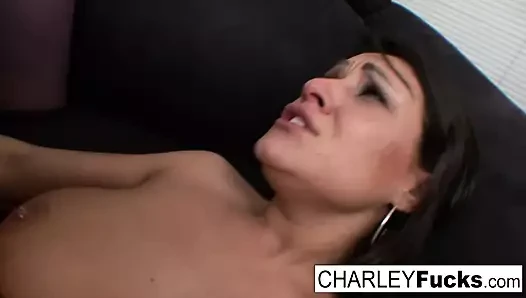 Charley reddedemeyeceği bir teklif alır.