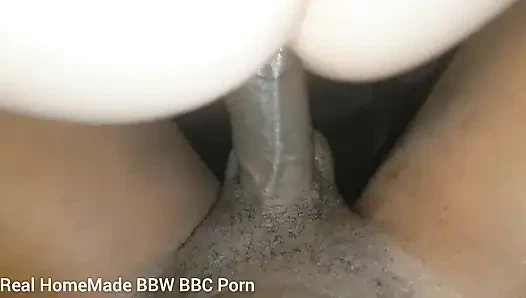 İngiliz iri güzel kadını arabamın arkasında domaltarak sikiyorum