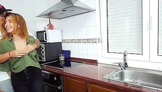 Erkek arkadaşımla seks yapmayı ve beni gerçekten sert sikmesine bayılıyorum