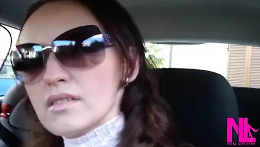 Pembe takozlarda pedal pompalıyor/parmak arası terlik