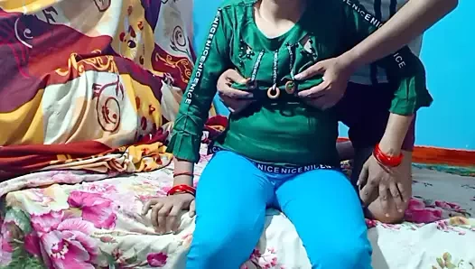 Ev Hintçe video üvey kardeş ile tam üvey kardeş seks keyfini çıkarın