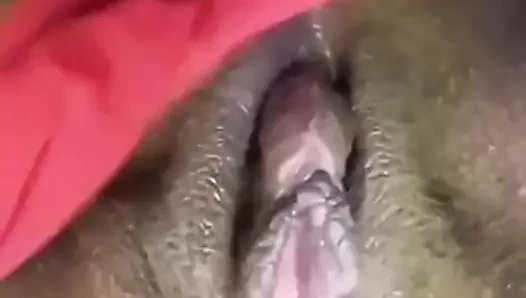 Zenci genç kız minik amcığını ortaya çıkarırken külot yan yana