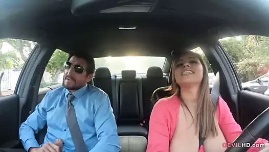 O büyük çük kesinlikle o busty bayanı neşelendirecek