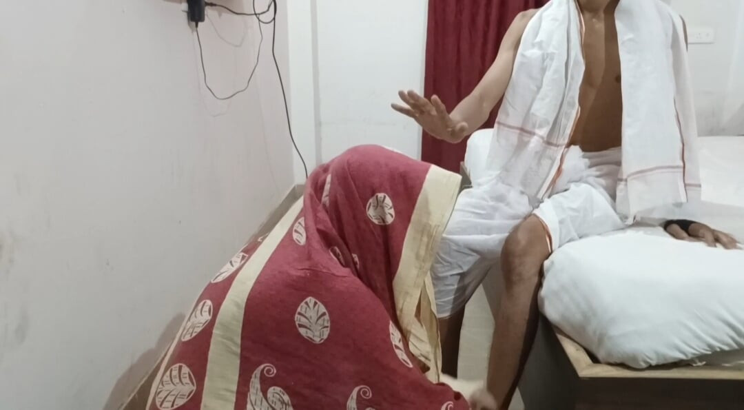 Pakhandi baba ne bacha hoga bol kar yeni evli bahu ke sath kiya kand apne bhakto ko chod diya jor dar chudai kara baba ne