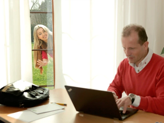 Eski4k. büyük bir evdeki yabancı seni nasıl ısıtacağını biliyor