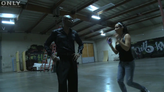 Isis Love bir imza için idolünü sikiyor Only3x