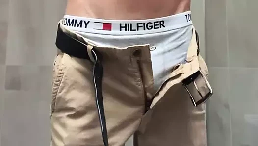 Twink iş yerinde yaramazlık yapıyor