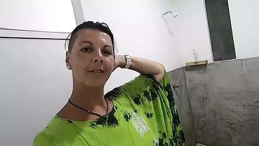 Göt tıkalı kız arkadaş kendi sidiğini içiyor