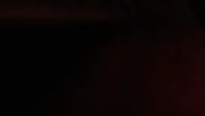 Evli kadın boşalana kadar yağlanmış yarağı okşuyor