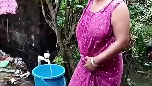 Hintli kız kalua erkek arkadaşı tarafından sikiliyor