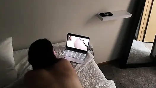 Evli kadın başka bir adamla kendini filme alıyor ve kocasını gösteriyor