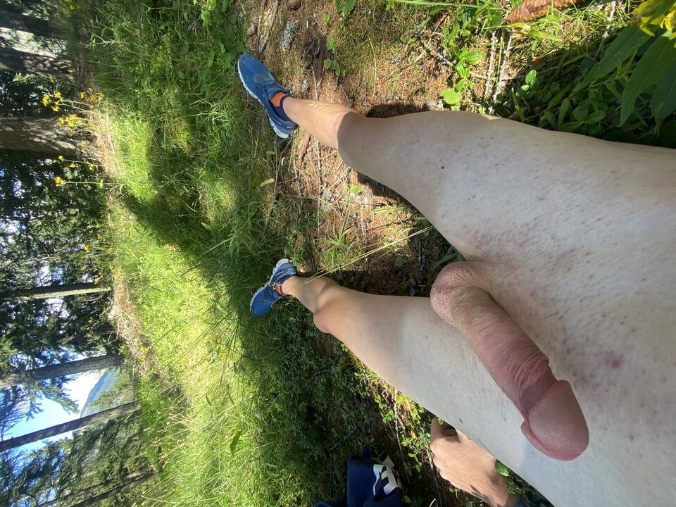 Twink ormanda boşalıyor
