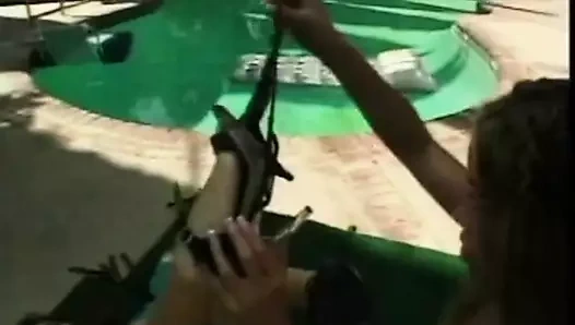 Seks oyuncağı seven lezbiyenler vibratörlerle oynamayı ve birbirlerinin amını yalamayı severler