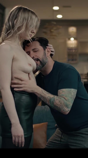 Завораживающий момент из "Сахарный папочка Заморозка трахает 18-летнюю тинку с брекетами - время остановить секс с Melody Marks