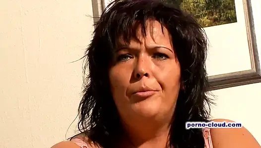 Bdsm orta yaşlı seksi kadın içeride