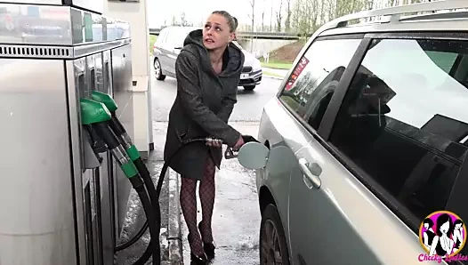 Sıcak anal seks ile bir çarpıcı esmer olgun