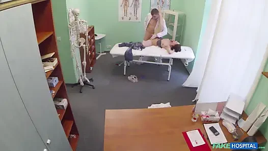 Fake hospital - güzel hasta doktorun oral ilacı için hazırlandı: ateşli bir hastane karşılaşması