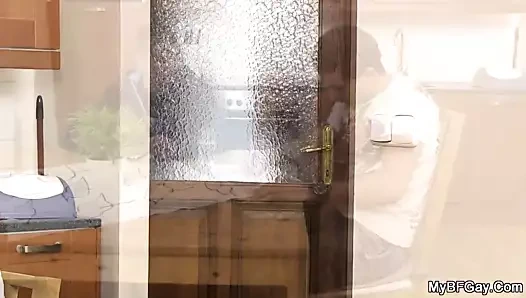 O bırakır ve eşcinsel sikme onun dostum