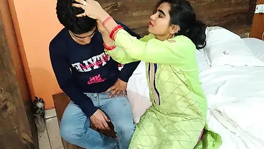 Hintli azgın üvey kız kardeş ve üvey erkek kardeş günde ateşli seks yapıyor