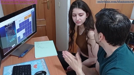 Genç öğrenci şantaj, pov oral seks, ağzına boşalmak, yutmak.