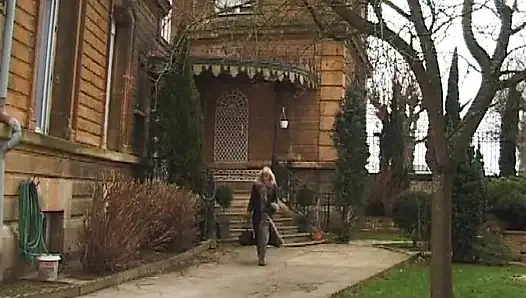 Azgın sürtük derinlere dalıyor