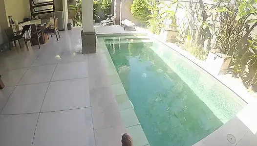 Garip adam yeni oda arkadaşının kız olduğunu öğreniyor