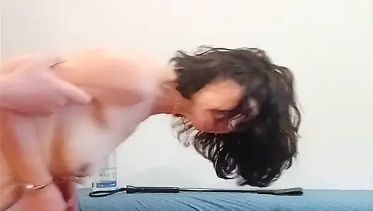 İtaatkar Natalia, olgun İspanyol her zaman müşterilerine hizmet ediyor