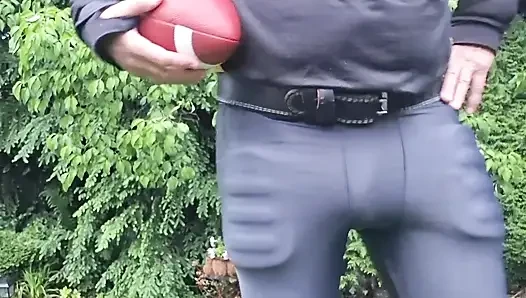 Futbol sporcusu yeni bir eğitim cihazı alıyor